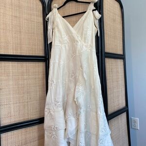 ✨NEVER WORN✨ Lulu's Cream Floral-Embroidered V-Neck Midi Dress with Tie Straps